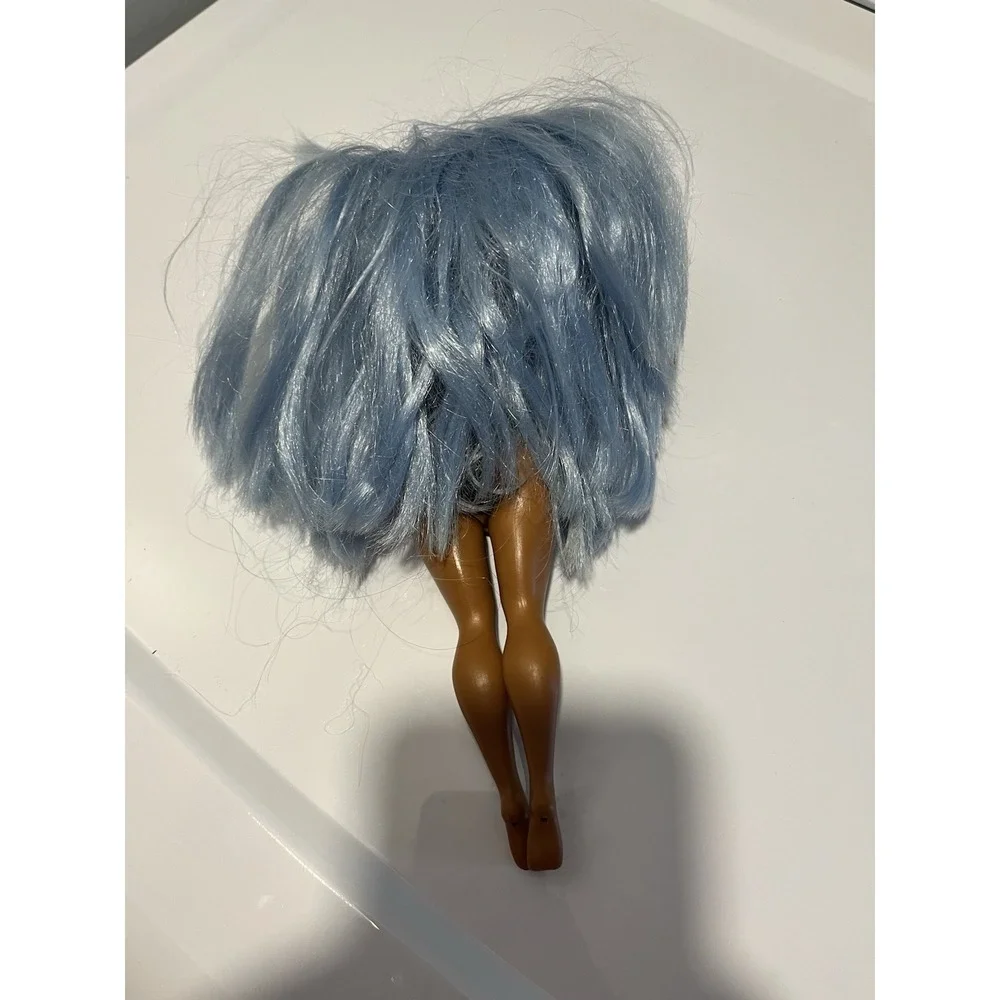 LOL Surprise OMG Snowlicious Doll Blue Hair Winter Disco 9